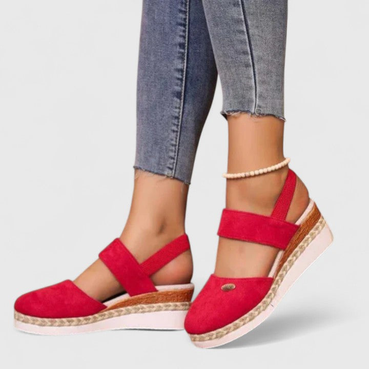 Red / 12 US | 43 EU