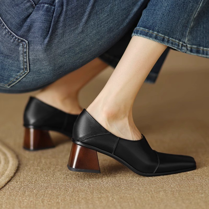 Black / 8 US | 39 EU